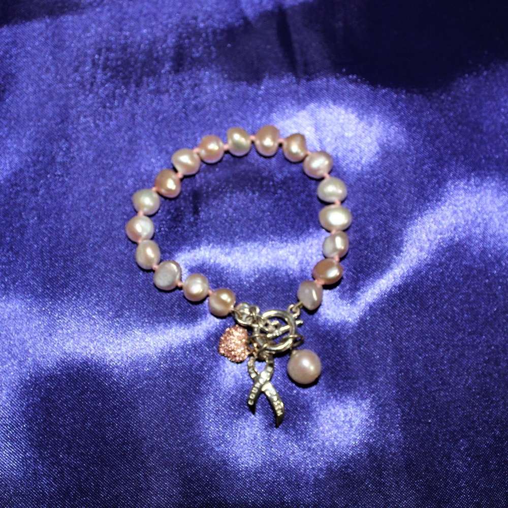 🎀🎗Host Pick🎗🎀 Mother of Pearl, Love/Courage/Faith bracelet